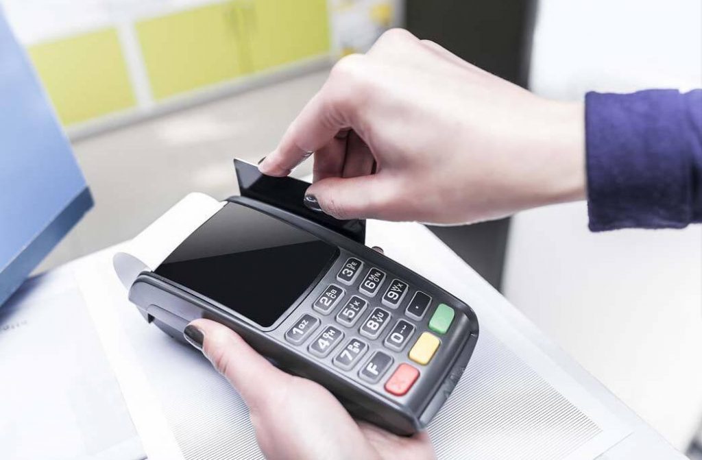 招商信用卡可以同时刷两台pos机吗？一张卡刷两台pos机有影响吗？